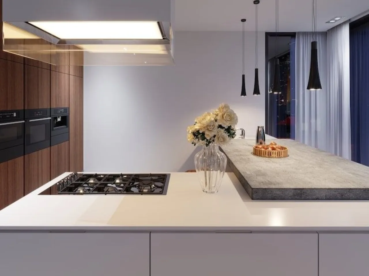 Cuisine moderne sur mesure au Maroc, façades laquées mate et îlot central avec plan de travail en pierre naturelle, réalisée par Osmosis Home à Tanger