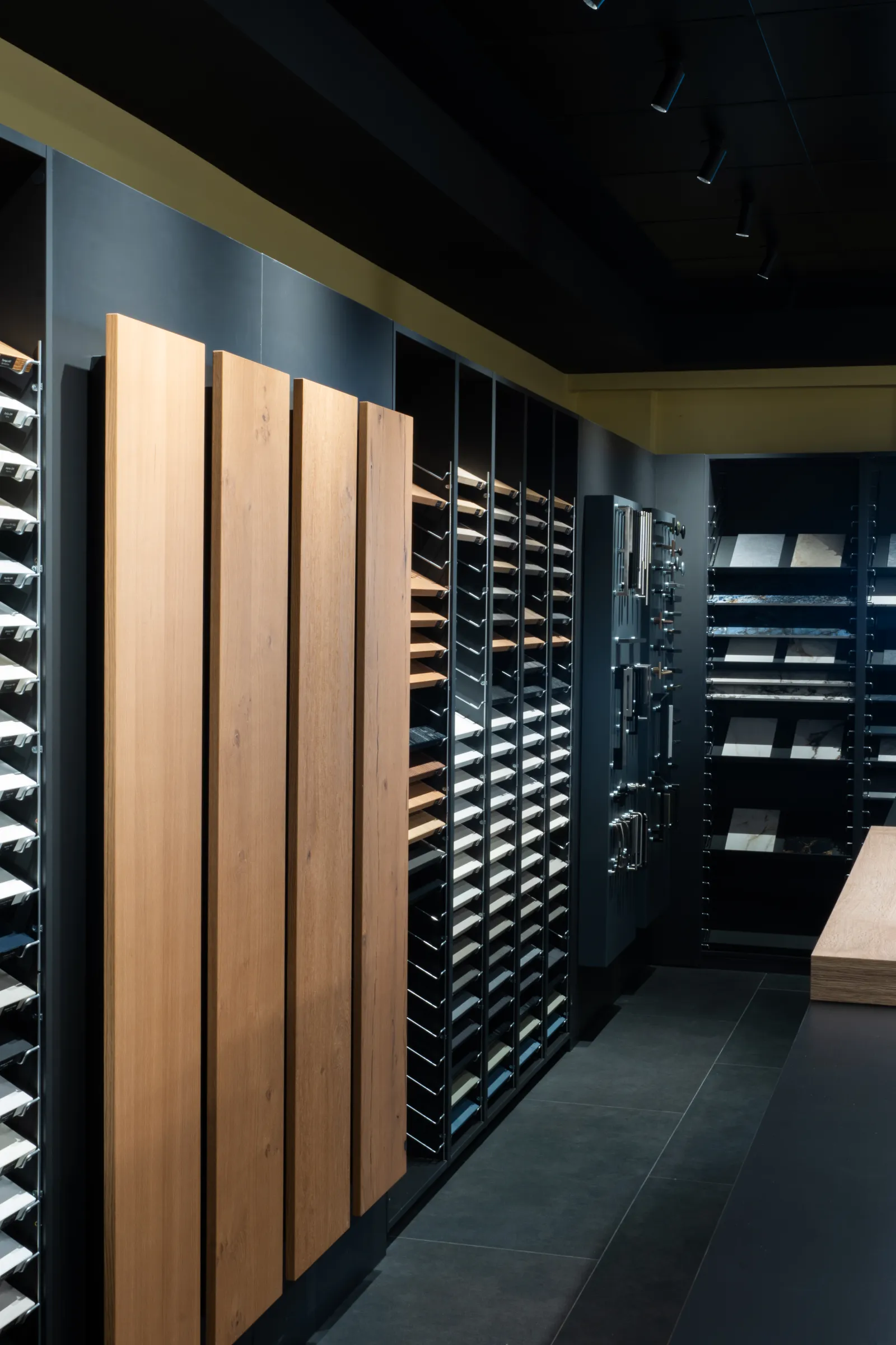 Façades In-Ipso dressing sur mesure — Showroom Osmosis Home Tanger